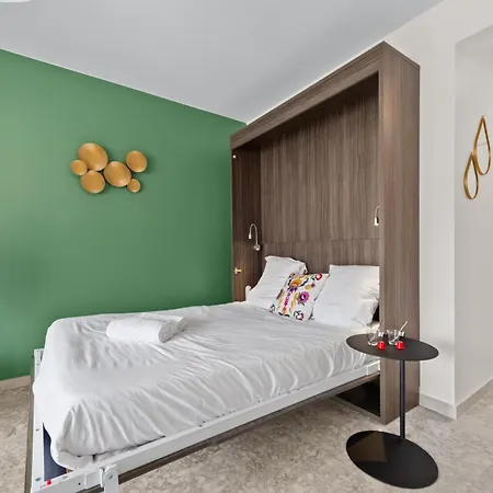 Apartment Climatise Avec Balcon A Menton
