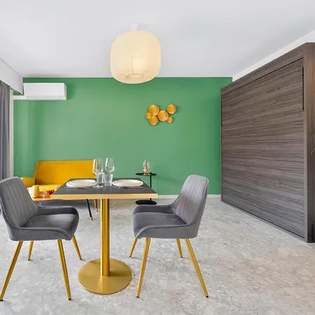 Apartment Climatise Avec Balcon A Menton