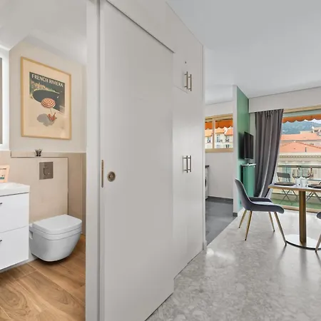 Climatise Avec Balcon A Apartment